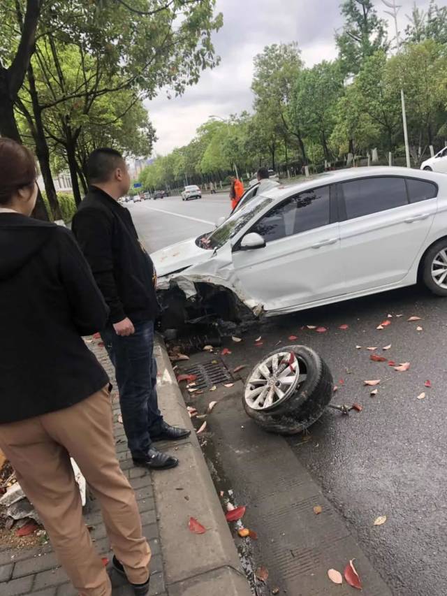 包含车祸初步调查结果:若塔是驾驶员存在超速和轮胎问题的词条
