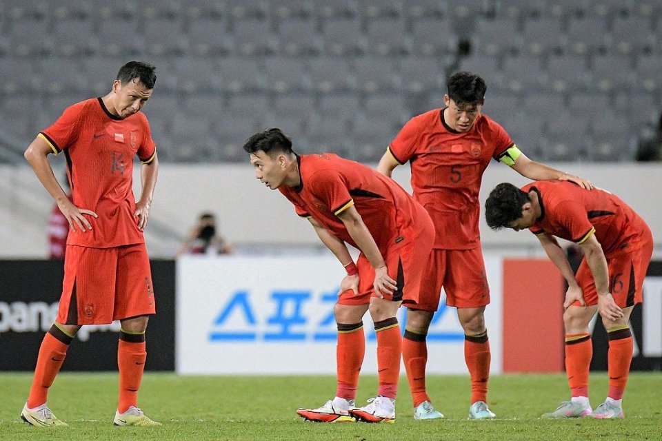 包含国足前瞻：赢1场？战中国香港底线不能输球的词条