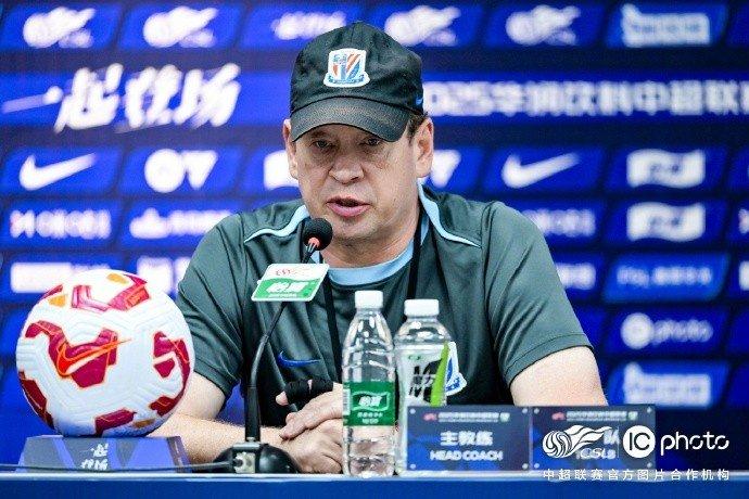 申花与主教练斯卢茨基续约新合同至2027年底(申花主帅斯卢茨基介绍)